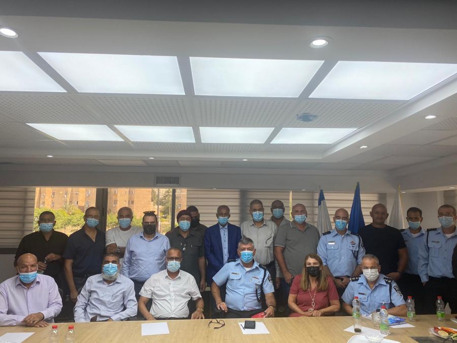 شرطة إسرائيل تجتمع برؤساء المجالس البدوية المحلية في الجنوب